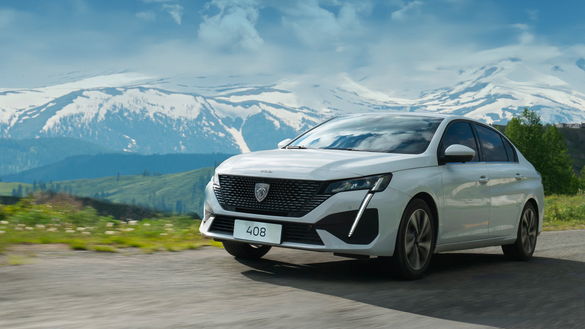 Изображение на странице PEUGEOT - европейские автомобили официально в России!  mini-banner-desc-408.png