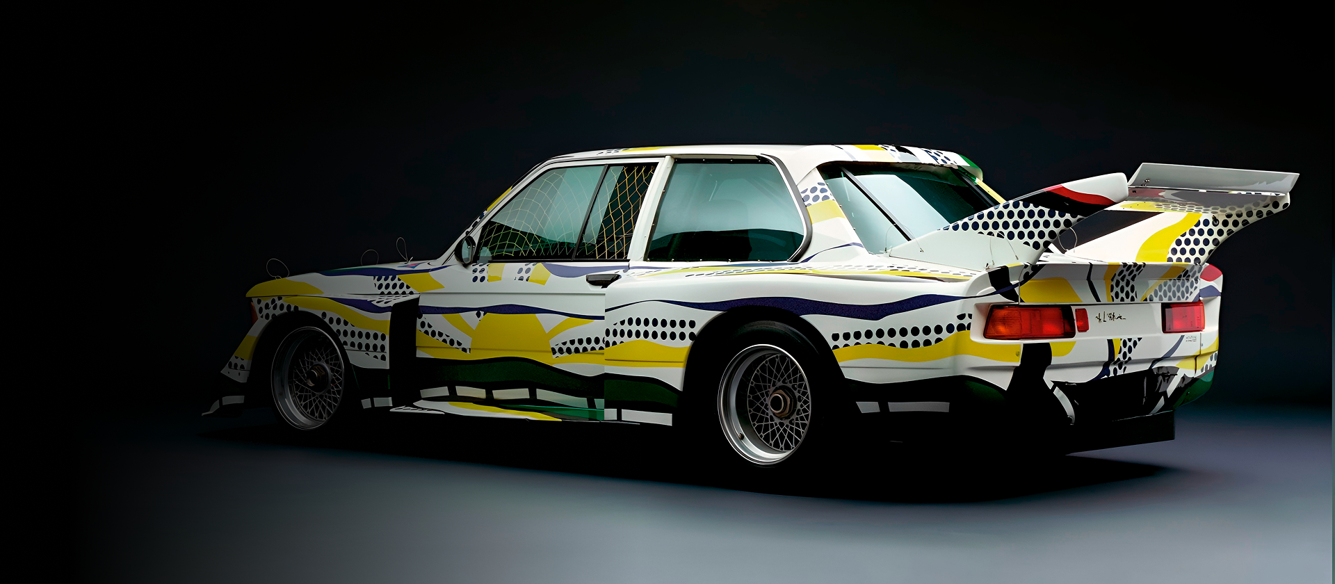 Вернисаж на виражах: история коллекции BMW Art Cars 