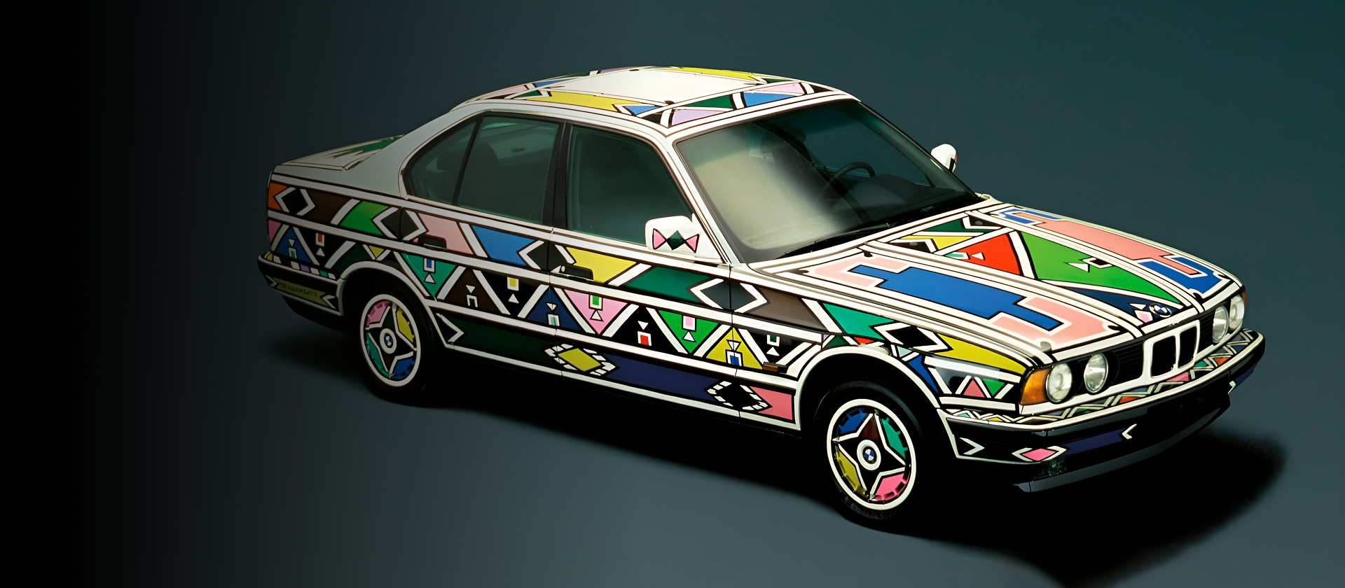 Вернисаж на виражах: история коллекции BMW Art Cars 