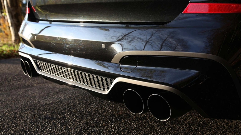 Ателье dÄHLer занялось доработкой переднеприводного BMW 128ti