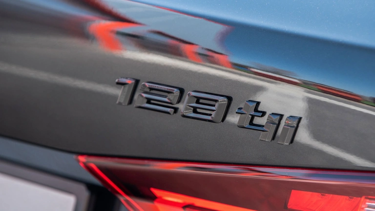 Ателье dÄHLer занялось доработкой переднеприводного BMW 128ti