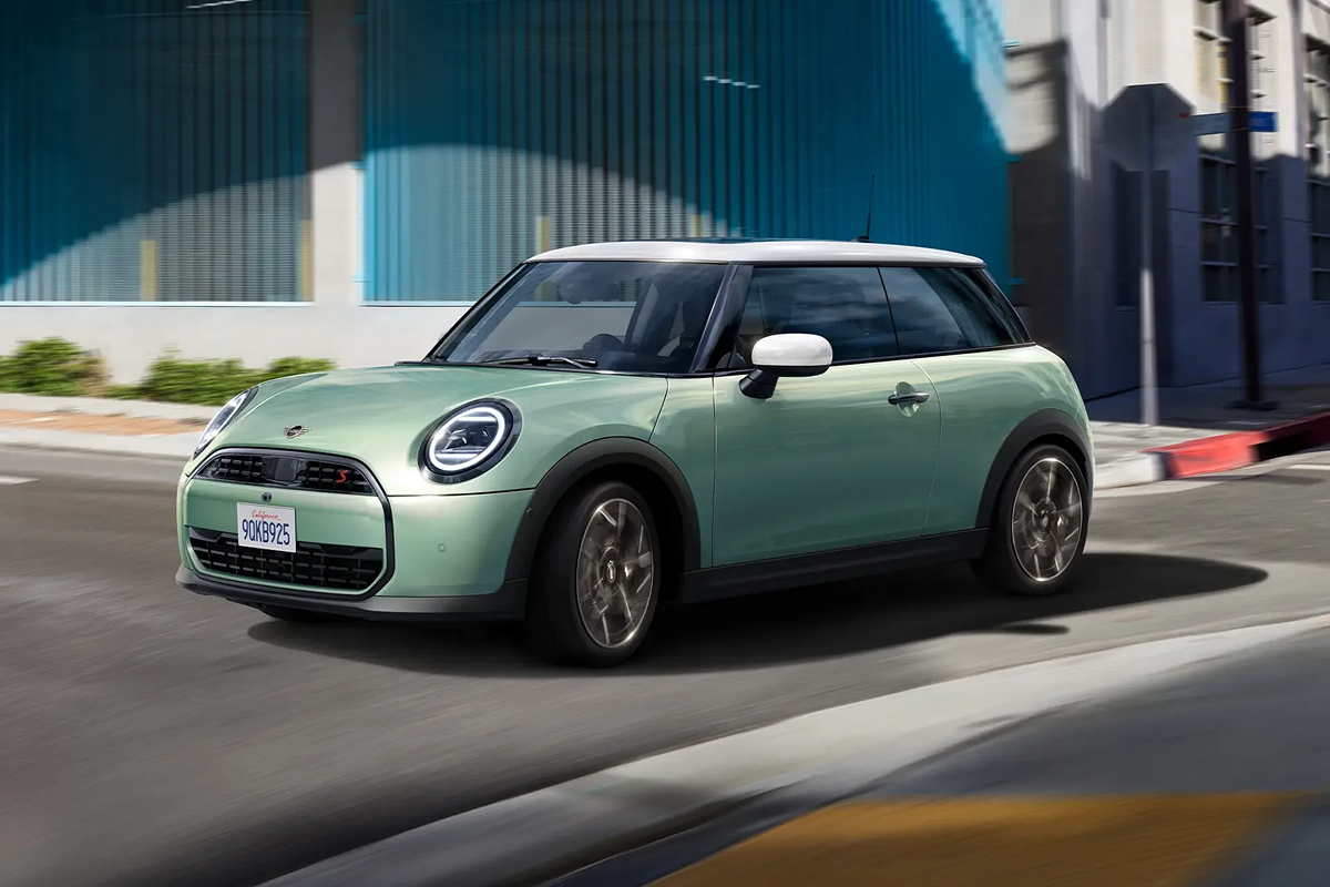 MINI Connected разводящая ООО «БМВ Русланд Трейдинг»