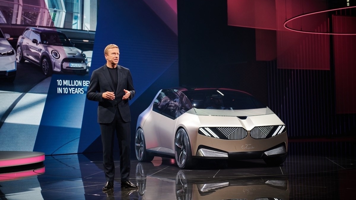 Первый автомобиль в мире, меняющий цвет Премьер Авто