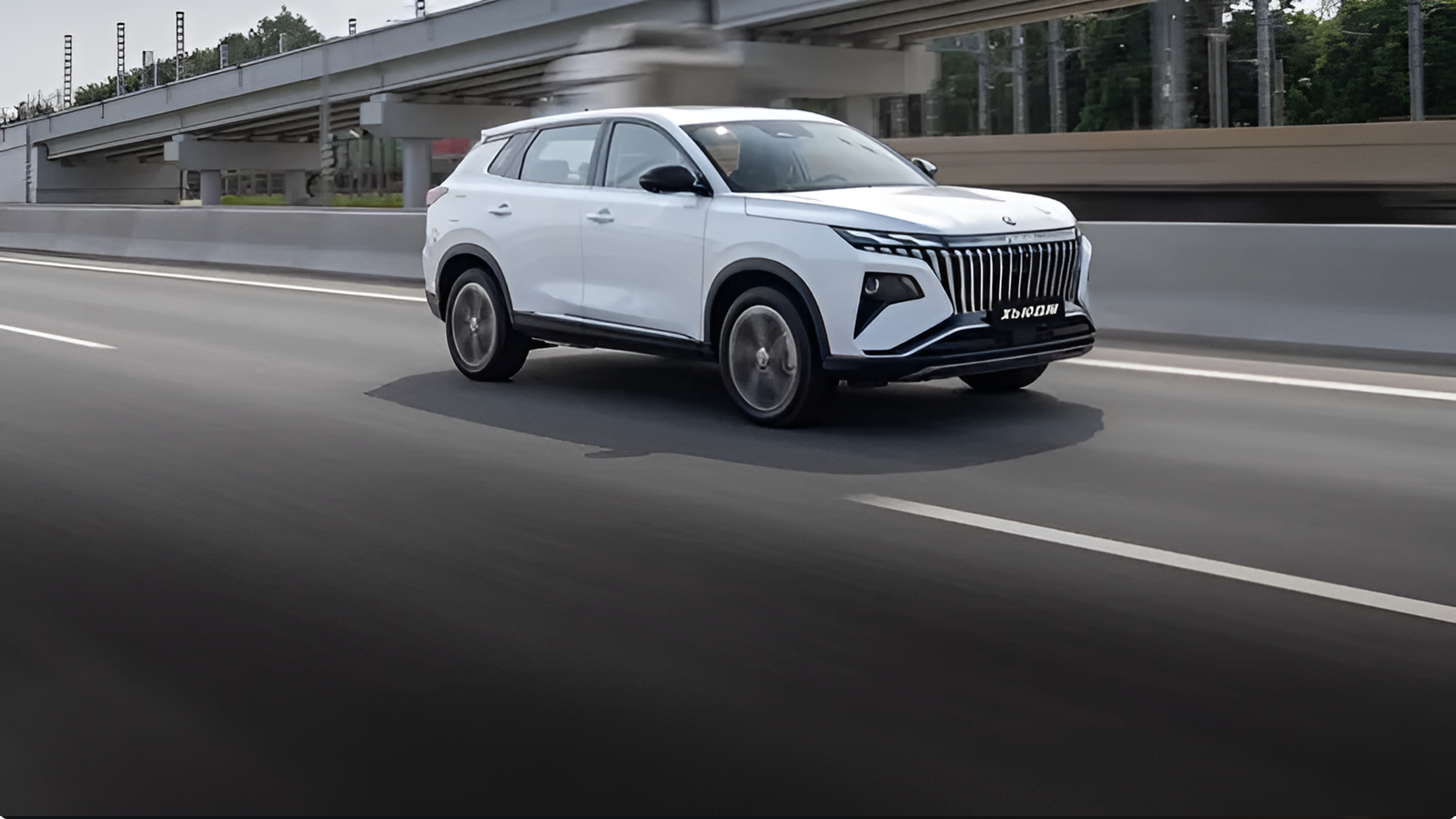 Изображение на странице Dongfeng Aeolus Huge — новый флагманский кроссовер: цены, кредит, прайс-лист Dongfeng