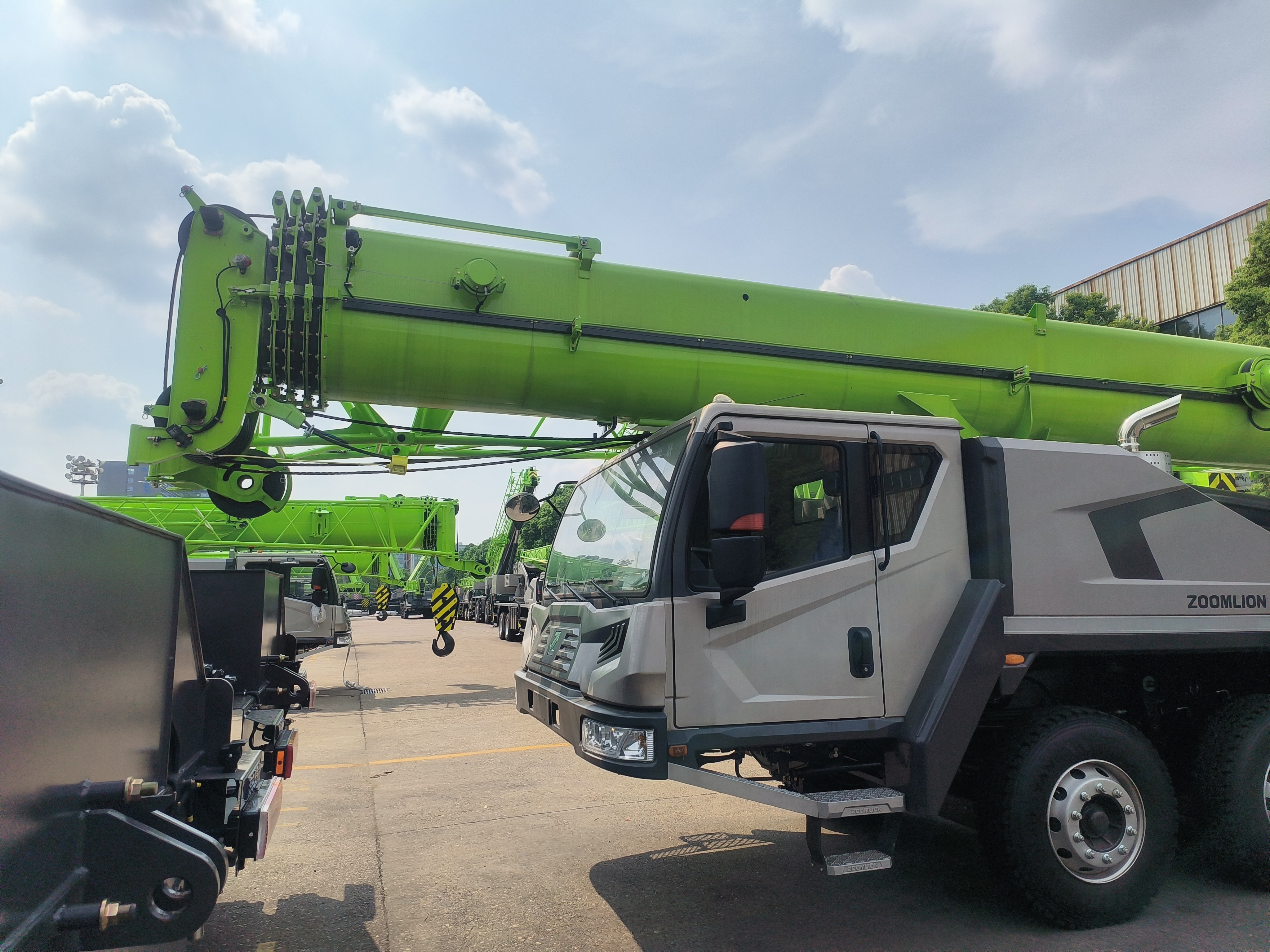 Изображение на странице Zoomlion 0d89328b20d7a6ddcf3d5bf8e8dd31e.jpg