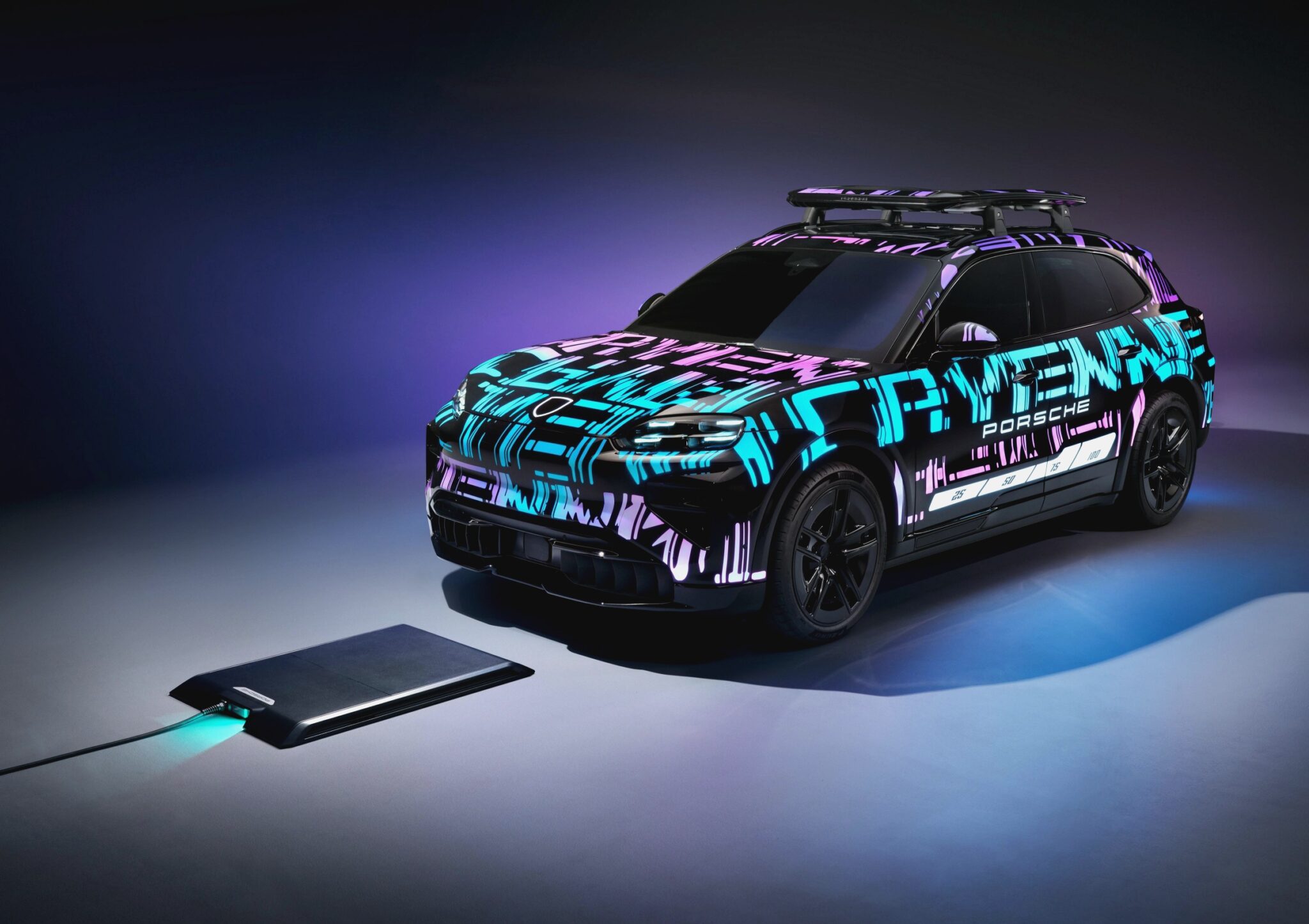 Изображение на странице Главная Порше Центр VERRA – бутик премиальных автомобилей Porsche-Cayenne-Electric-Inductive-Charging-3-scaled.jpg