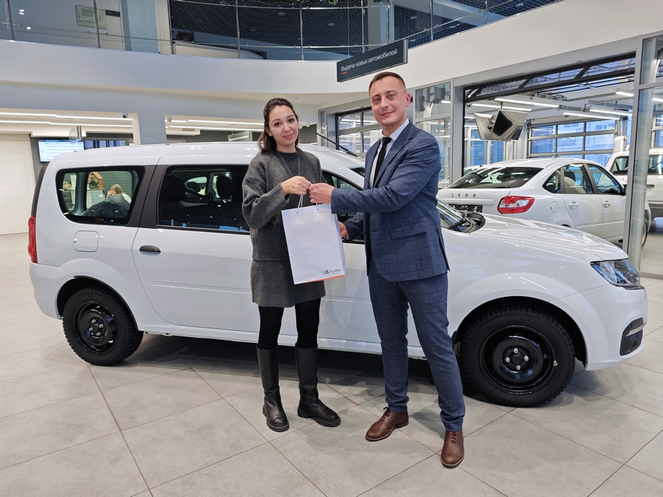 «Авторай-Центр» LADA поздравляет покупателя 1000-го автомобиля!