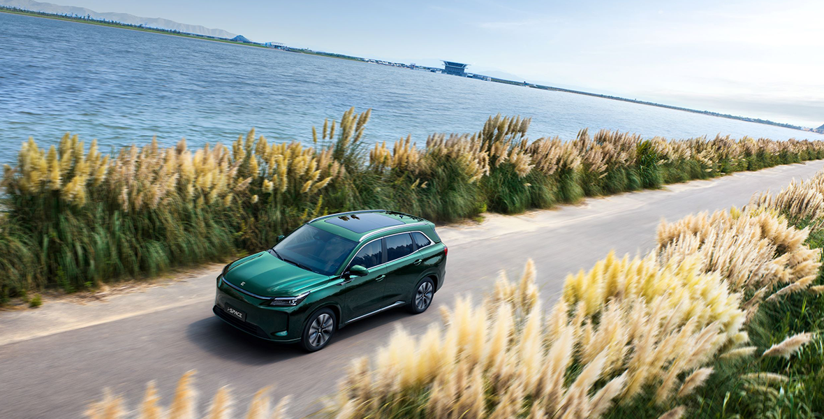 EVOLUTE объявляет о старте продаж обновленного гибридного кроссовера EVOLUTE i‑SPACE