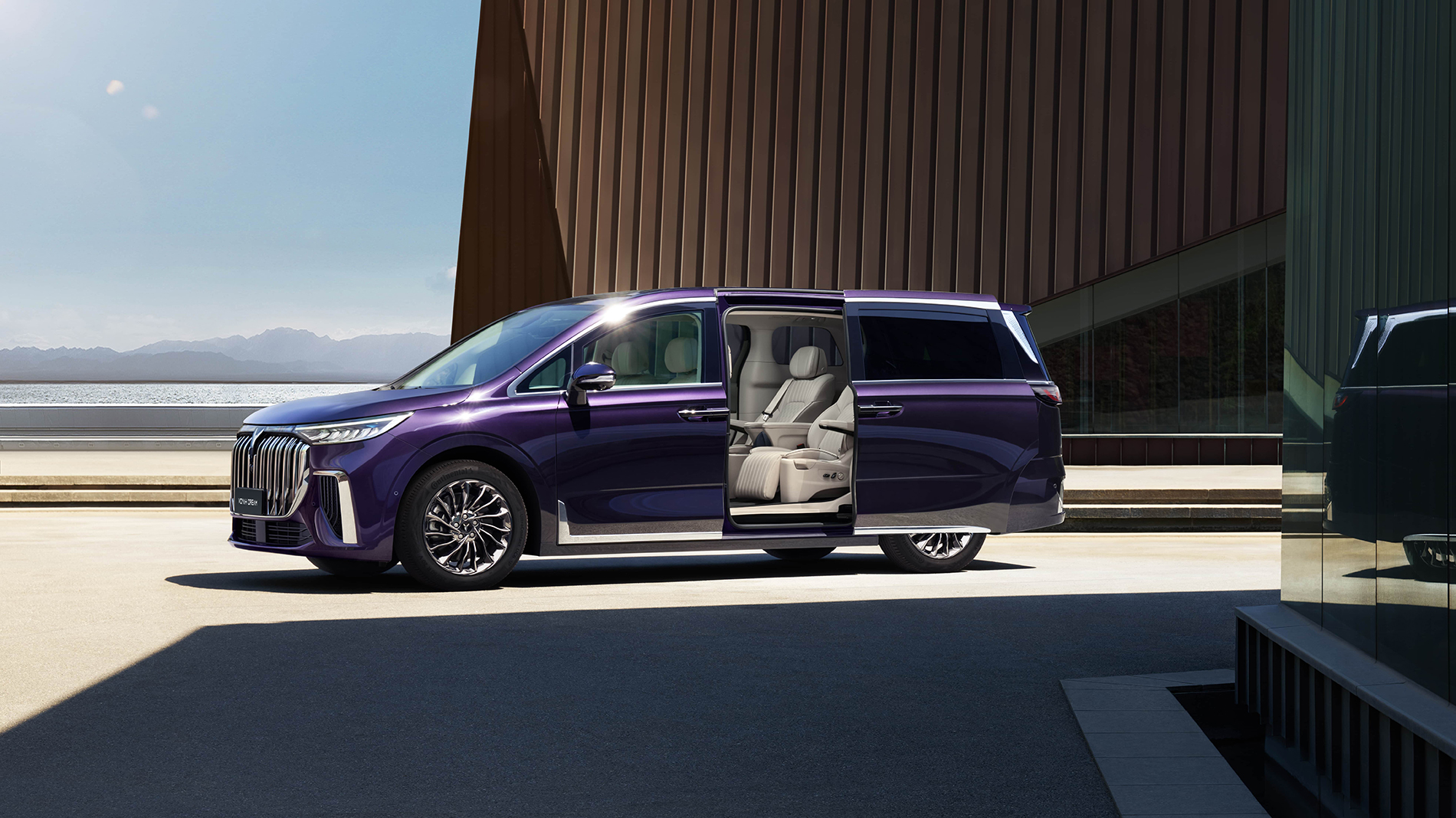 Изображение на странице VOYAH 2-七座外观_5_fin_rgb_open__1_.jpg